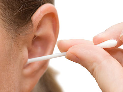 Επέμβαση για να του αφαιρέσουν κατσαρίδα από το αφτί