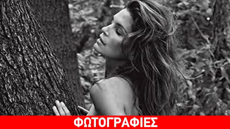 Η topless φωτογραφία που ανάρτησε η Crawford από τις διακοπές της και «έσπασε» το instagram