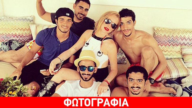 Τοpless από τη σουίτα της στην Μύκονο η Lohan