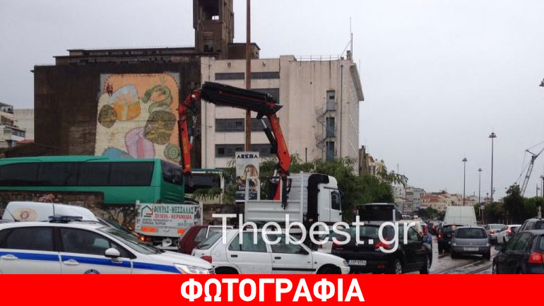 Πάτρα: Αυτοκίνητο έπεσε σε φρεάτιο