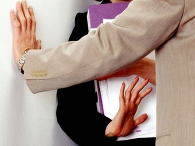 Αρχισυντάκτης κατηγορείται για σεξουαλική κακοποίηση δημοσιογράφου