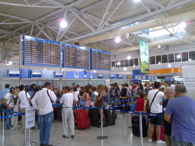 Κατέρρευσε προσωρινά το check-in στα αεροδρόμια