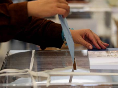 Άνοιξαν οι κάλπες