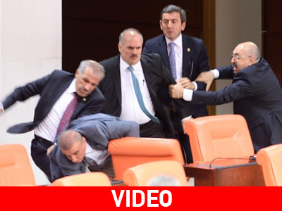 Γροθιές στο τουρκικό κοινοβούλιο