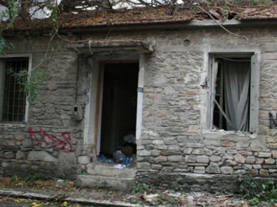 Τοξικομανής παραλίγο να «κατεδαφιστεί» μαζί με σπίτι