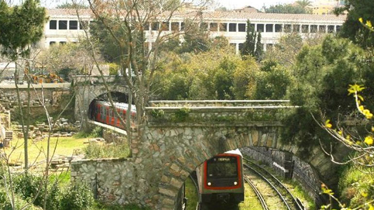 Πτώση δέντρου στις γραμμές του ΗΣΑΠ στο Θησείο