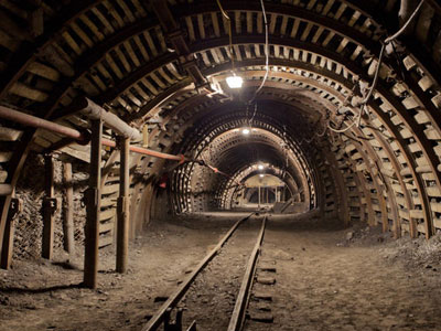 Ουκρανία: Σχεδόν 500 άτομα εγκλωβισμένα σε ορυχείο