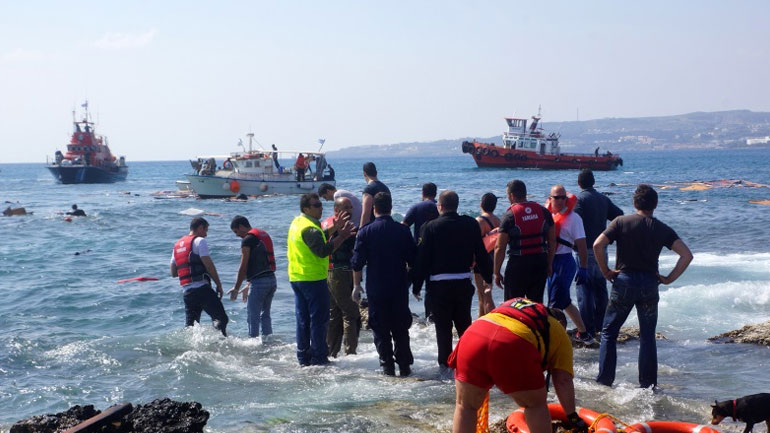 Δύο λέμβοι με πρόσφυγες ναυάγησαν στη Λέσβο