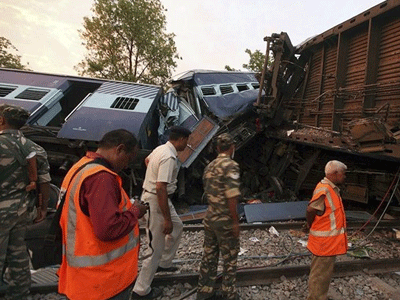 Τρένο συγκρούστηκε με σχολικό στην Ινδία