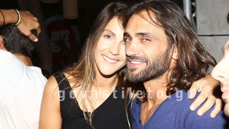 Τεό Θεοδωρίδης: Βραδινή έξοδος με τη γυναίκα-βράχο στο πλευρό του!