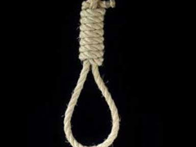 Βρήκαν τη μητέρα τους κρεμασμένη