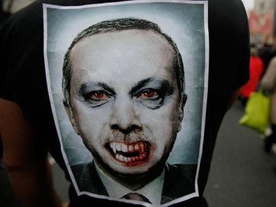 Ξεκίνησε η δίκη των αρχηγών του κινήματος διαμαρτυρίας στην Ταξίμ Ξεκίνησε η δίκη των αρχηγών του κινήματος διαμαρτυρίας στην Ταξίμ