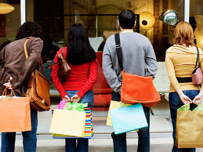 Πιλοτική λειτουργία καταστημάτων τις Κυριακές