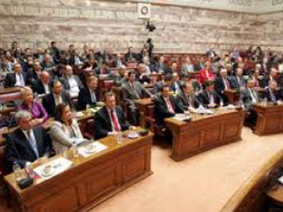 Μαντινάδες, εμβατήρια και λόγια, λόγια, λόγια