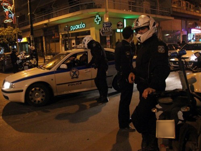 Αυτοί του πέταξαν μολότοφ – Εκείνος τους πυροβόλησε Αυτοί του πέταξαν μολότοφ – Εκείνος τους πυροβόλησε