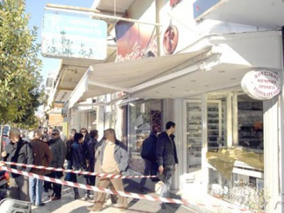 “Άνοιξαν” κοσμηματοπωλείο και πήραν κοσμήματα αξίας