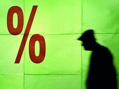 Κατρακυλά το ελληνικό ΑΕΠ