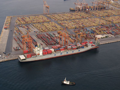 Στο παιχνίδι με το λιμάνι και η Κομισιόν