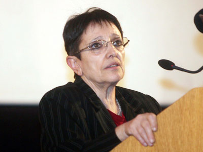 Παπαρήγα: Στην κόψη του ξυραφιού οι εργαζόμενοι