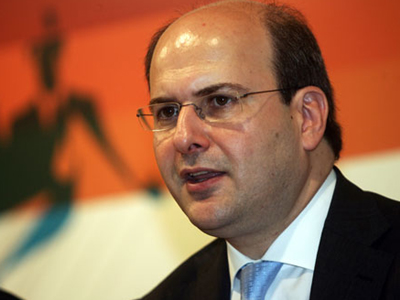 Σκληρή κριτική της ΝΔ για τις τιμές στα καύσιμα