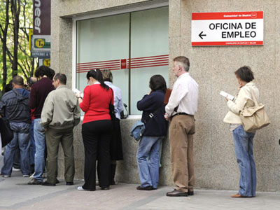 Ισπανία: Ξεπερνούν τα 4 εκατ. οι άνεργοι