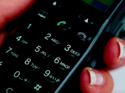 Έρχεται το “χαράτσι” στα κινητά