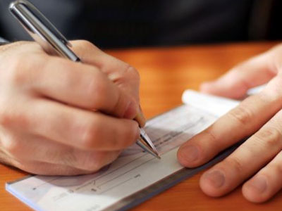 “Επιθανάτιος βρόγχος” οι ακάλυπτες επιταγές