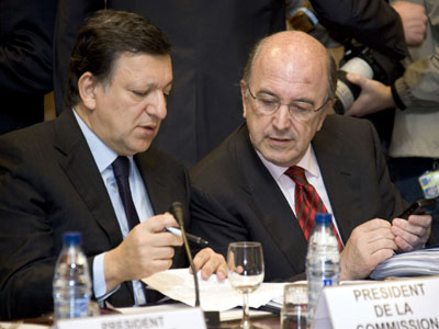 “Αγκάθια” το έλλειμμα και το χρέος