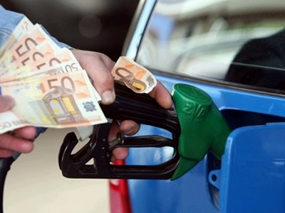 Κερδοσκοπικό όργιο με την τιμή της βενζίνης