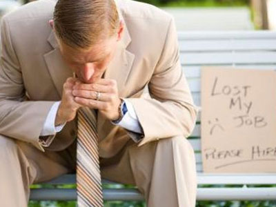 Η ανεργία «πνίγει» τα νοικοκυριά