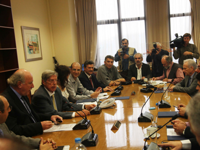 Ξεκινούν οι διαπραγματεύσεις για το λιμάνι