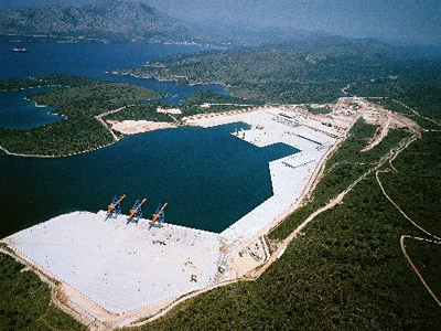 Από το Κατάρ… στον Αστακό