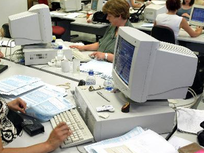 Αλλαγή ρότας για το «πάγωμα» των μισθών