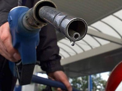 Τα αμερικανικά αποθέματα “ρίχνουν” την τιμή