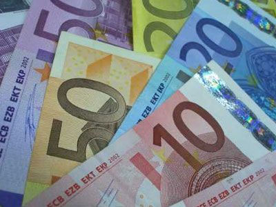 Δανεισμός για να καλυφθούν “τρύπες”