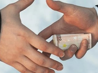 Ανθεί η δωροδοκία και η διαφθορά