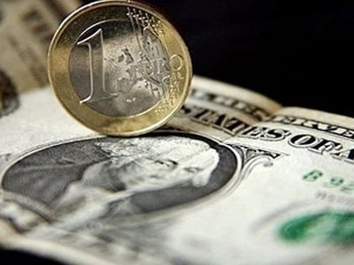 Έσπασε το φράγμα του 1,49 δολαρίου το ευρώ