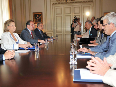 Προστασία του εμπορίου ζητά η ΕΣΕΕ από τον πρωθυπουργό