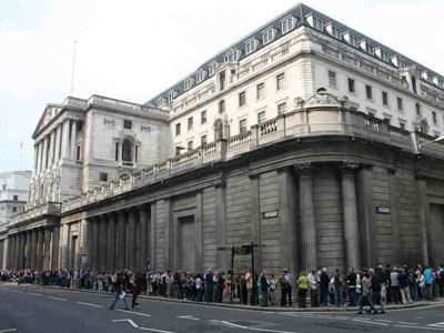 Σταθερά θα διατηρήσει τα επιτόκια η Τράπεζα της Αγγλίας