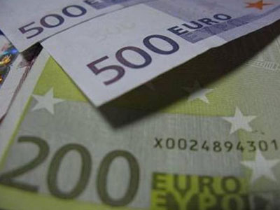 Αναζητούνται 900 εκατομμύρια ευρώ