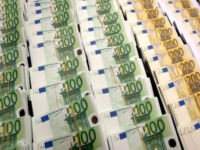 Ενισχύεται το ευρώ