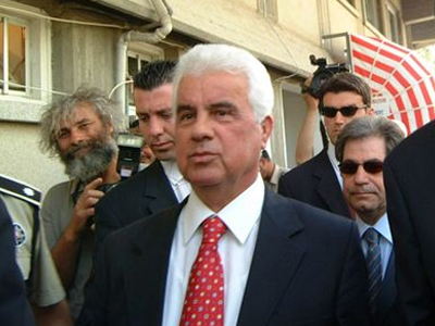 Έρογλου εναντίον Ταλάτ για τις διαπραγματεύσεις