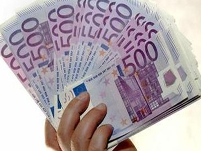 Ενισχύεται το ευρώ