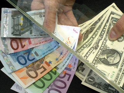 Ενισχύεται το ευρώ