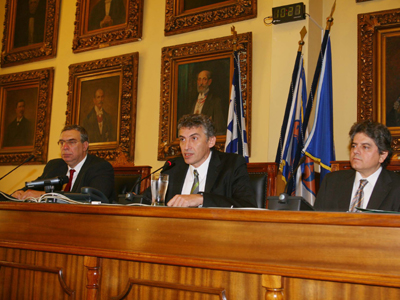 Παγώνει τα δημοτικά τέλη ο Δήμος Πειραιά