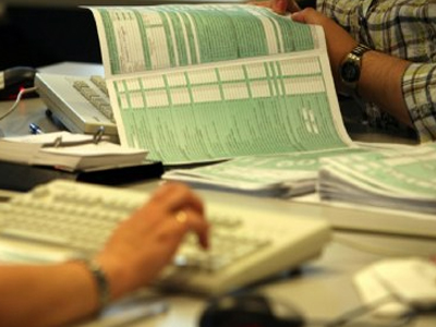 Τα βλέμματα στο φορολογικό