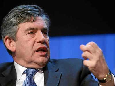 Επιμένει στα φορολογικά μέτρα ο Μπράουν