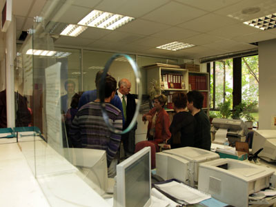 Σε υποκατάστημα του ΙΚΑ ο Παπανδρέου