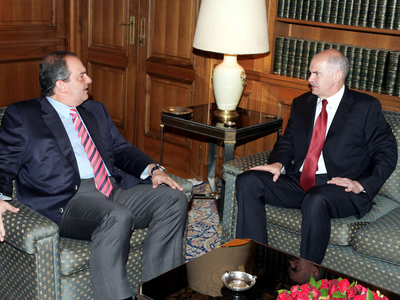 Η φωτιά “έσβησε” για λίγο τα πολιτικά τα σενάρια