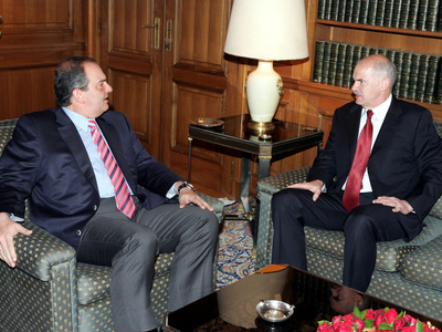 Με παραγωγικούς φορείς οι Καραμανλής – Παπανδρέου